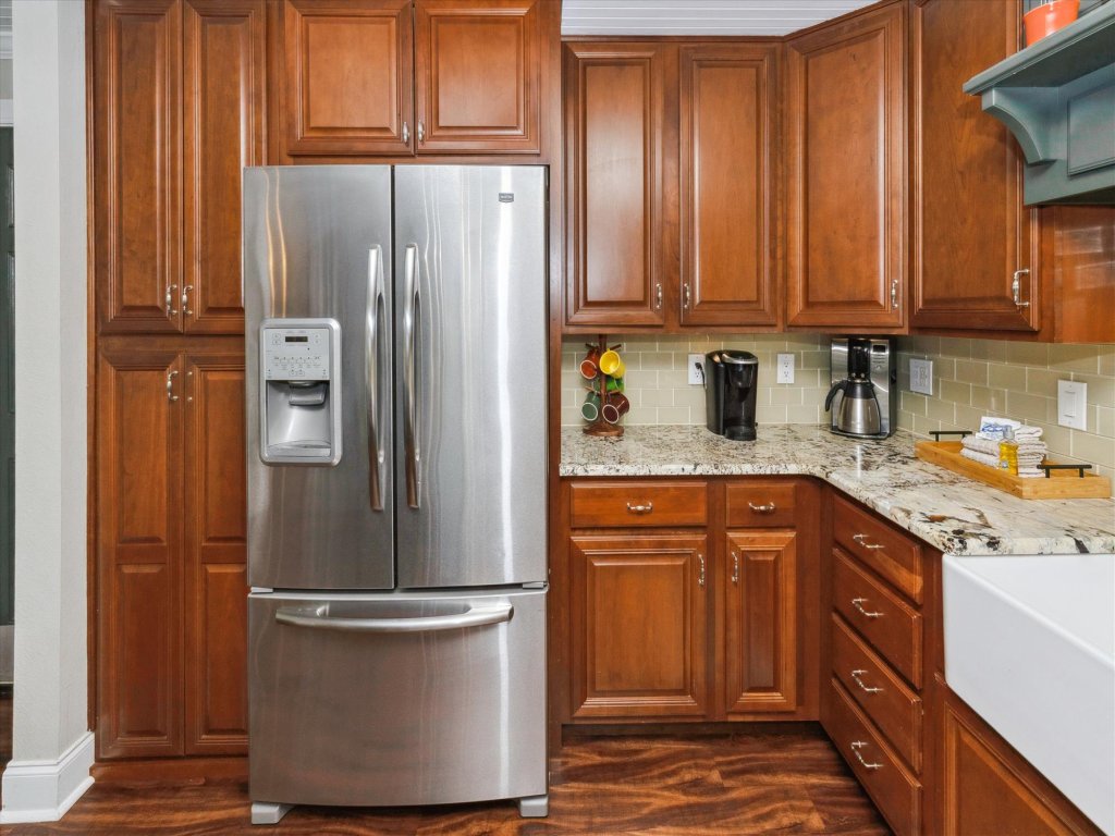 Dolphin Point 305B Vacation Rental in Destin - RedAwning