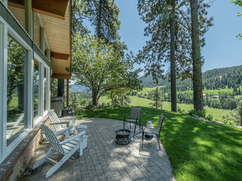 River Heights Home Vacation Rental in Leavenworth - RedAwning