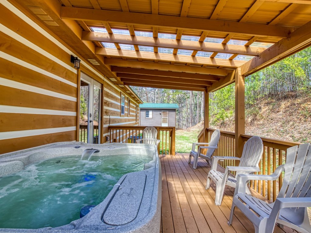 Hilltop Hideaway Vacation Rental in Sevierville - RedAwning