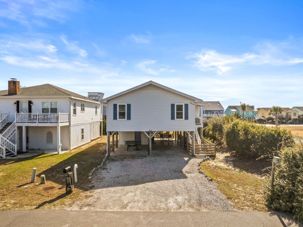 Dunebug Cottage / 319 Sandpiper Lane Vacation Rental in Holden Beach - RedAwning