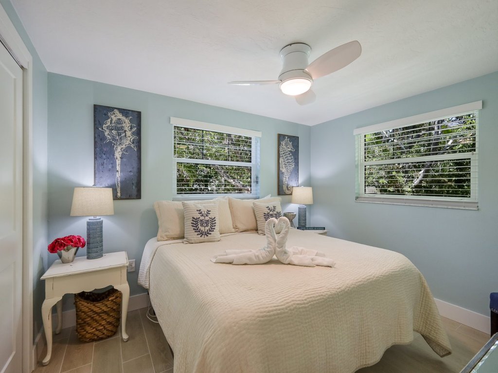 Mermaid's Treasure Vacation Rental in Anna Maria - RedAwning