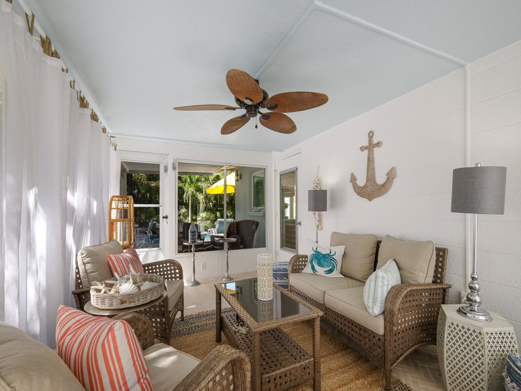 Mermaid's Treasure Vacation Rental in Anna Maria - RedAwning
