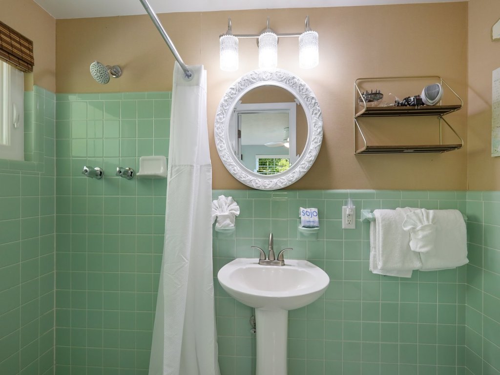 Mermaid's Treasure Vacation Rental in Anna Maria - RedAwning