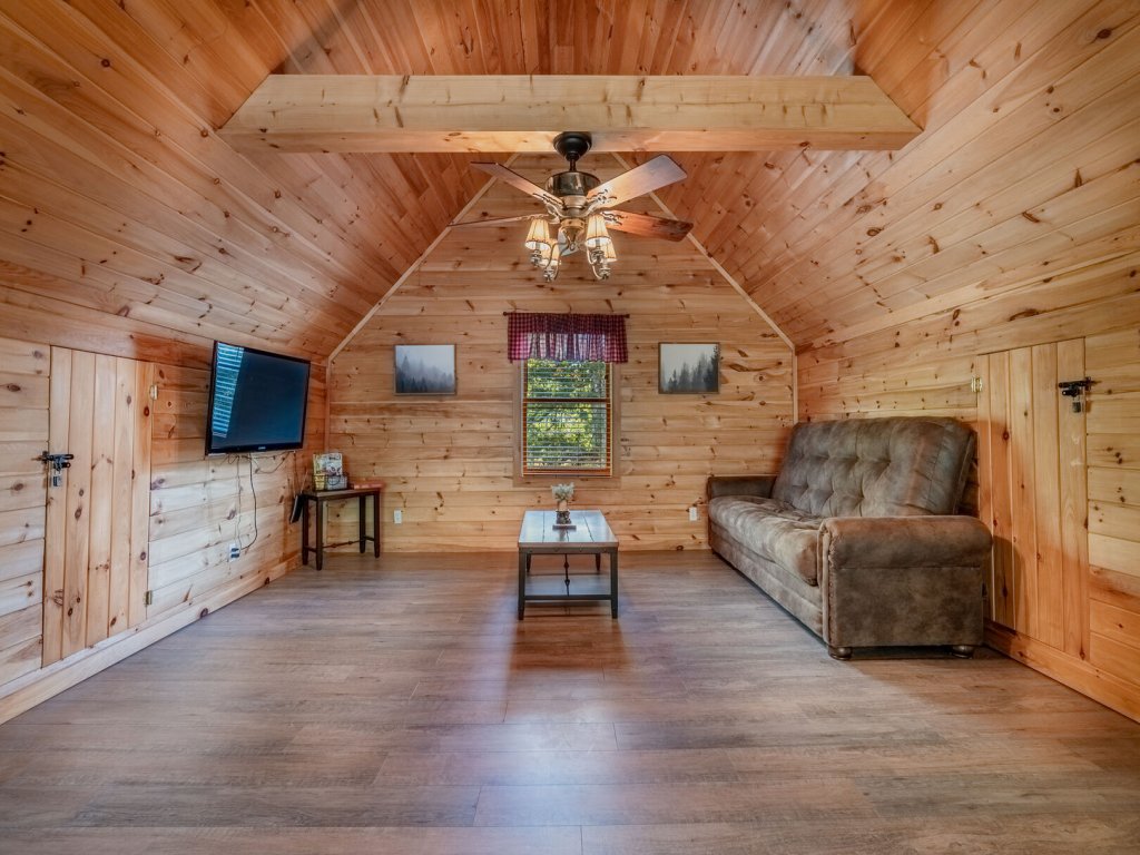 Bear Necessities Vacation Rental in Sevierville - RedAwning