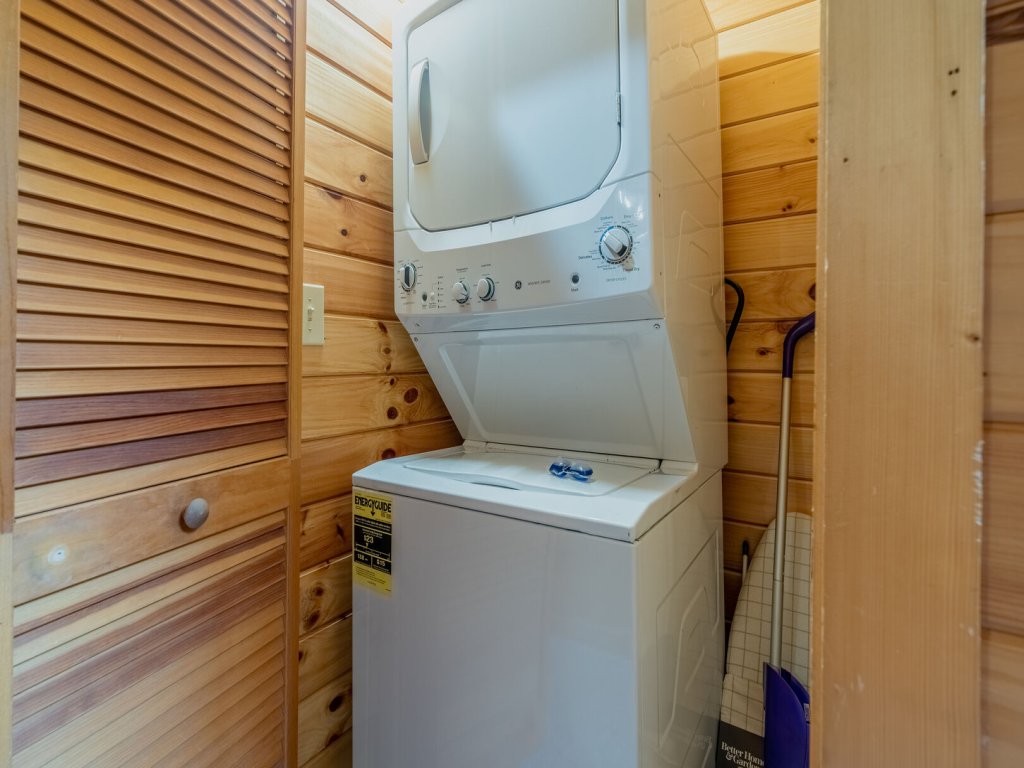 Bear Necessities Vacation Rental in Sevierville - RedAwning