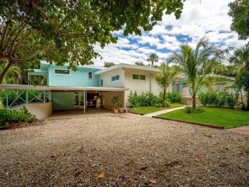 Beautifully Renovated 5 bedroom Vero Beach Vacation Rental in Vero Beach - RedAwning