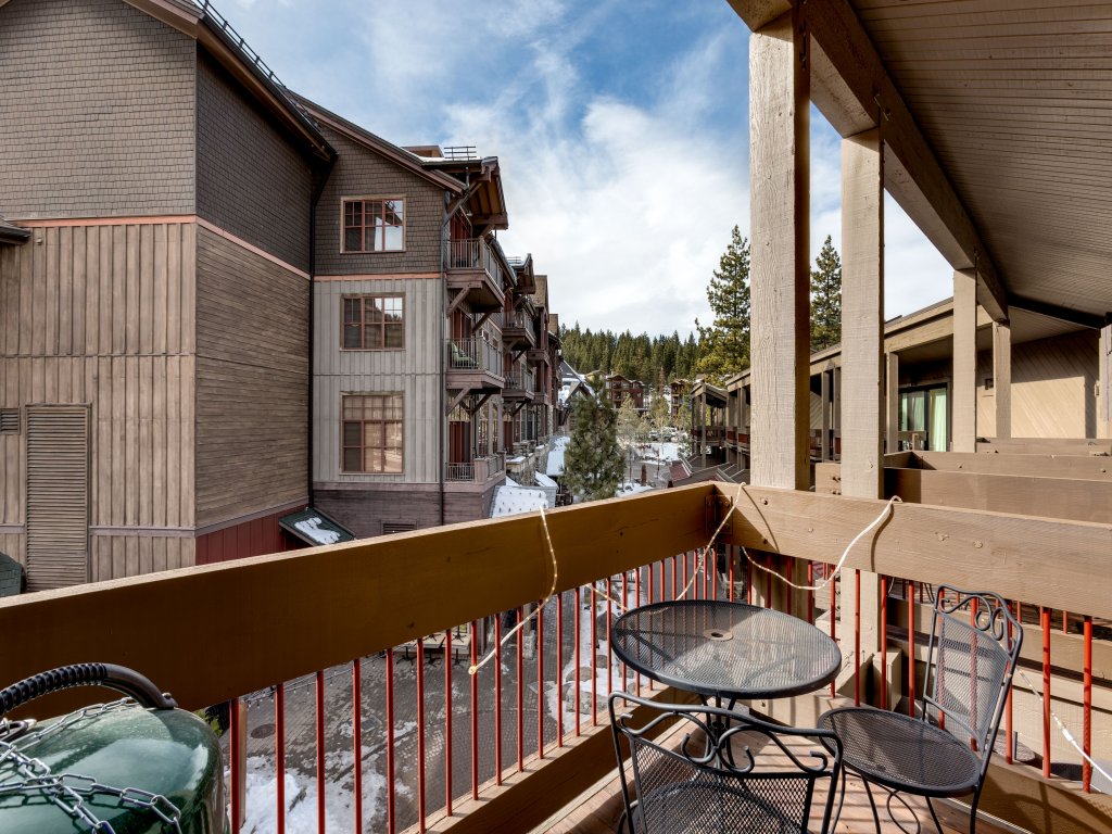 Lofted Retreat in The Village! Vacation Rental in Truckee - RedAwning