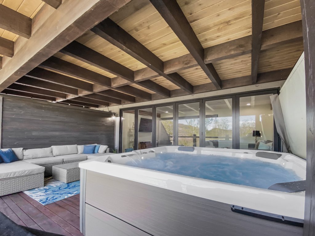Ski Bunny Hideaway Mountain Views Hot Tub Retreat 17 Vacation Rental in Park City - RedAwning