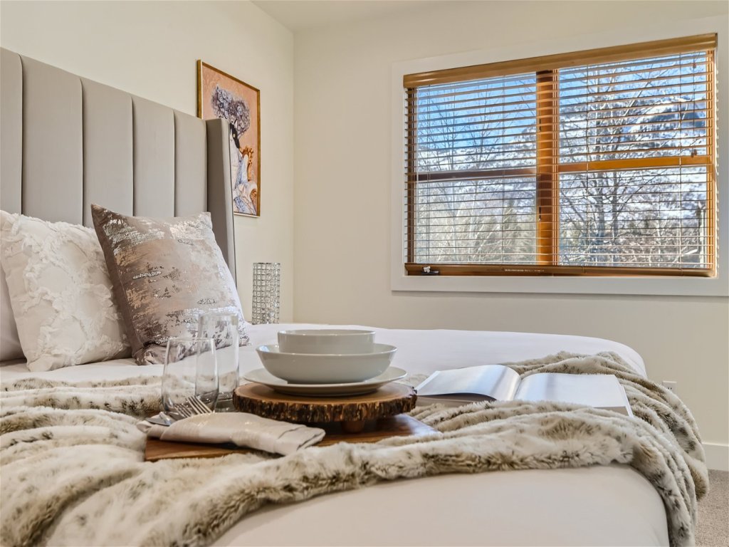 Ski Bunny Hideaway Mountain Views Hot Tub Retreat 17 Vacation Rental in Park City - RedAwning