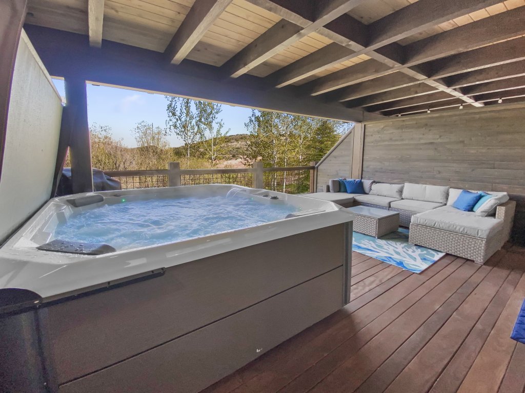 Ski Bunny Hideaway Mountain Views Hot Tub Retreat 17 Vacation Rental in Park City - RedAwning