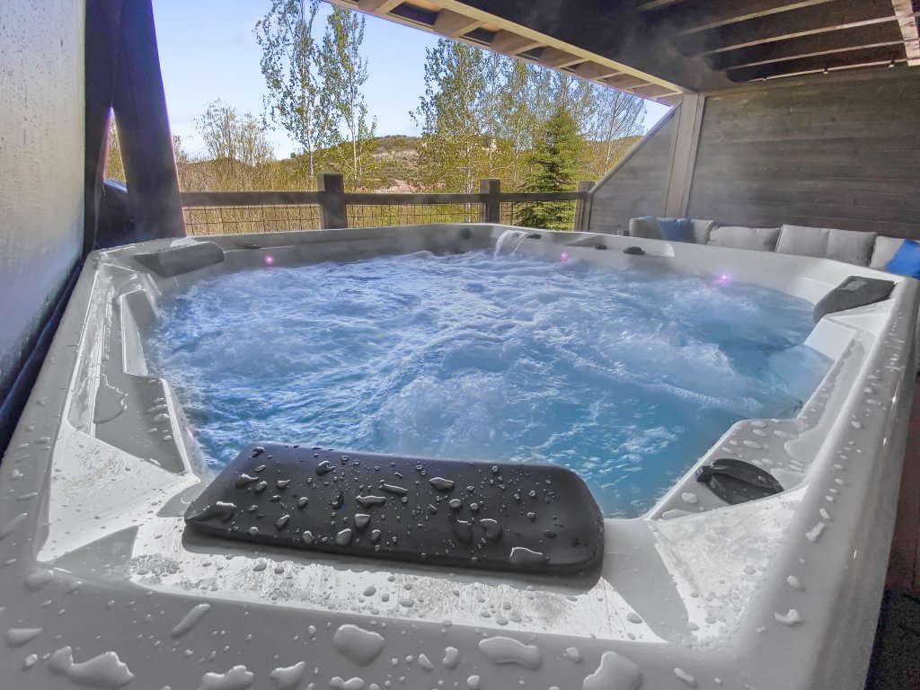 Ski Bunny Hideaway Mountain Views Hot Tub Retreat 17 Vacation Rental in Park City - RedAwning