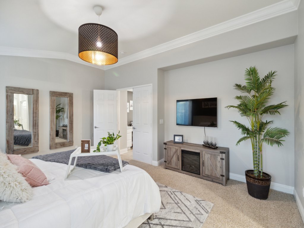 5BR/3BA Home - King Beds - Fast Wifi Vacation Rental in California - RedAwning