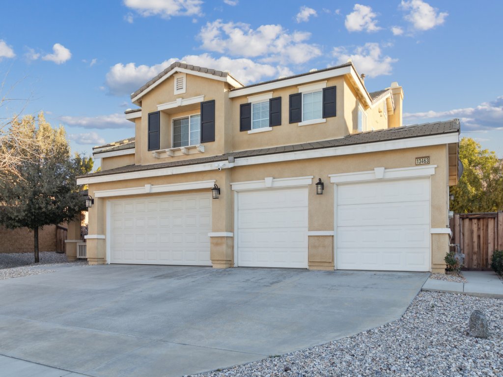 5BR/3BA Home - King Beds - Fast Wifi Vacation Rental in California - RedAwning