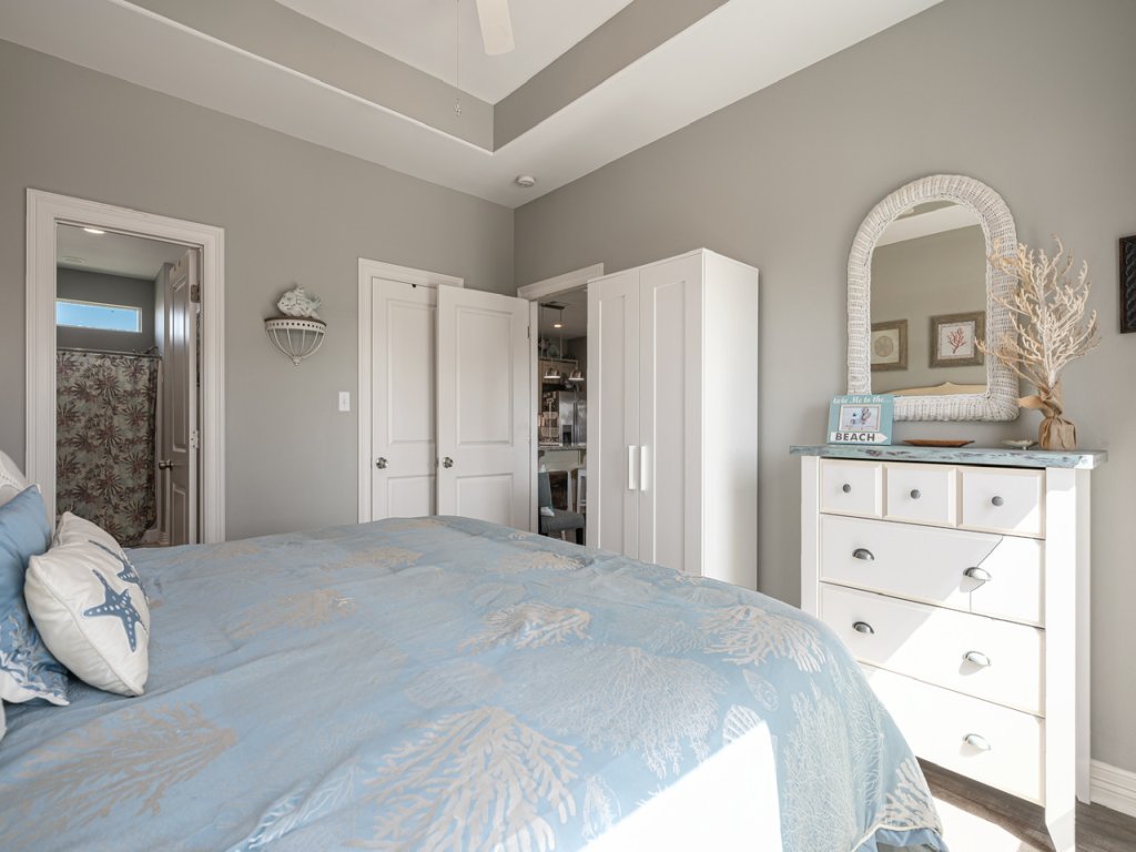 Sea Leggs Cabin Vacation Rental in Port Bolivar - RedAwning