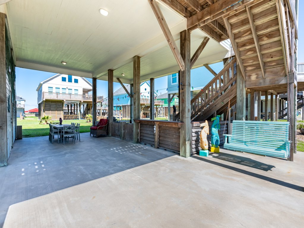 Sea Leggs Cabin Vacation Rental in Port Bolivar - RedAwning