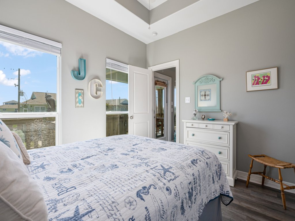 Sea Leggs Cabin Vacation Rental in Port Bolivar - RedAwning