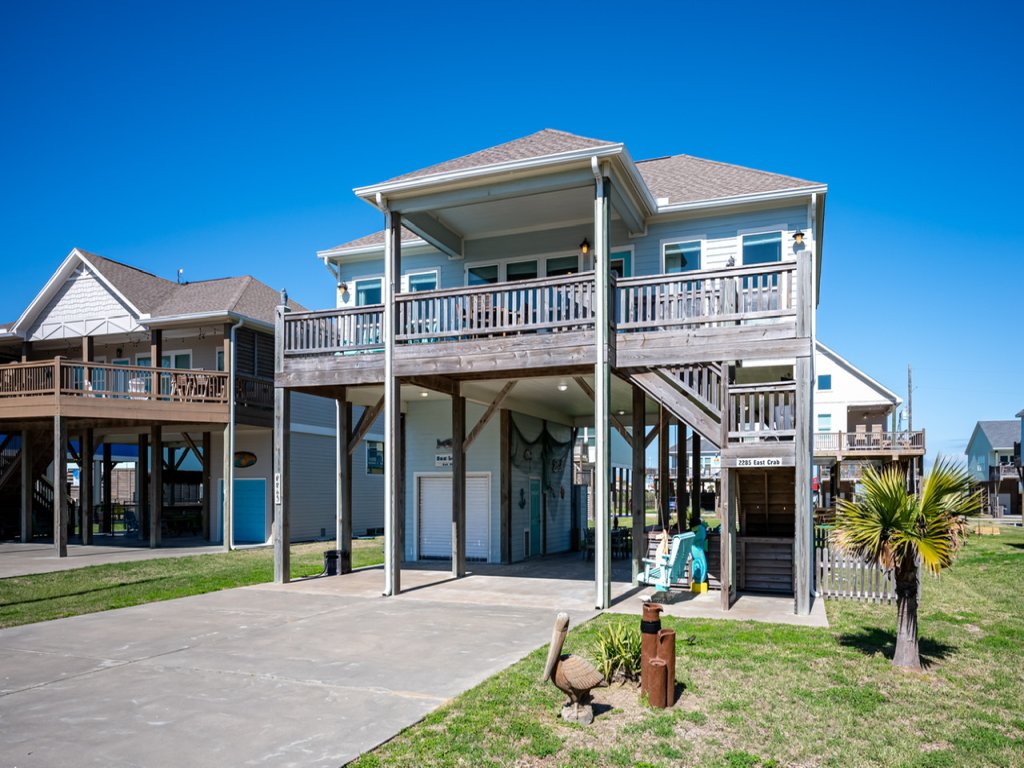 Sea Leggs Cabin Vacation Rental in Port Bolivar - RedAwning