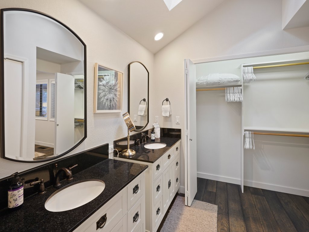4 Mugho Vacation Rental in Sunriver - RedAwning