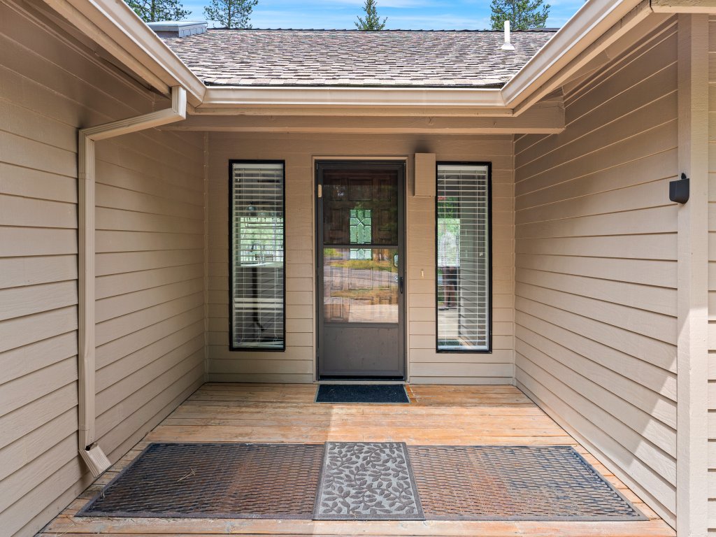 4 Mugho Vacation Rental in Sunriver - RedAwning
