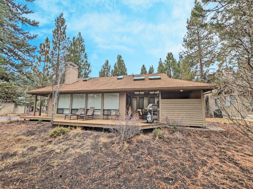 4 Mugho Vacation Rental in Sunriver - RedAwning