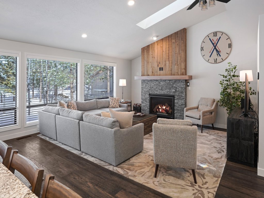 4 Mugho Vacation Rental in Sunriver - RedAwning