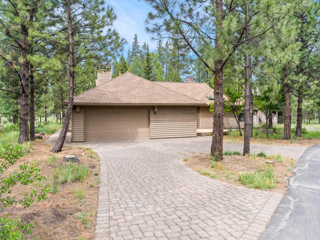 4 Mugho Vacation Rental in Sunriver - RedAwning