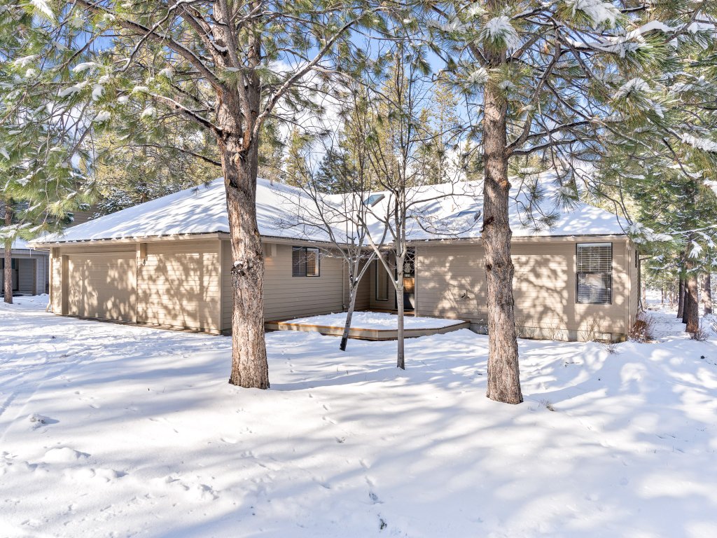 4 Mugho Vacation Rental in Sunriver - RedAwning