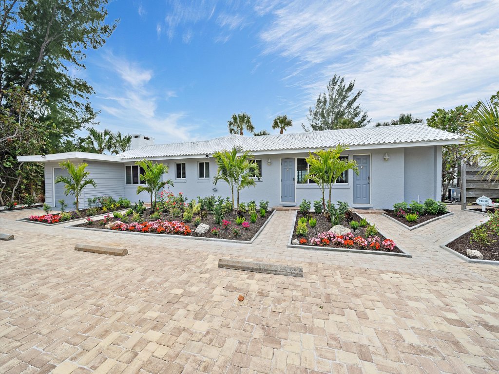 Las Hermanas 1 Vacation Rental in Longboat Key - RedAwning