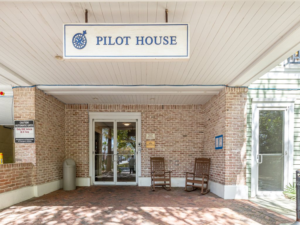 Pilot House 518 Vacation Rental in Miramar Beach - RedAwning
