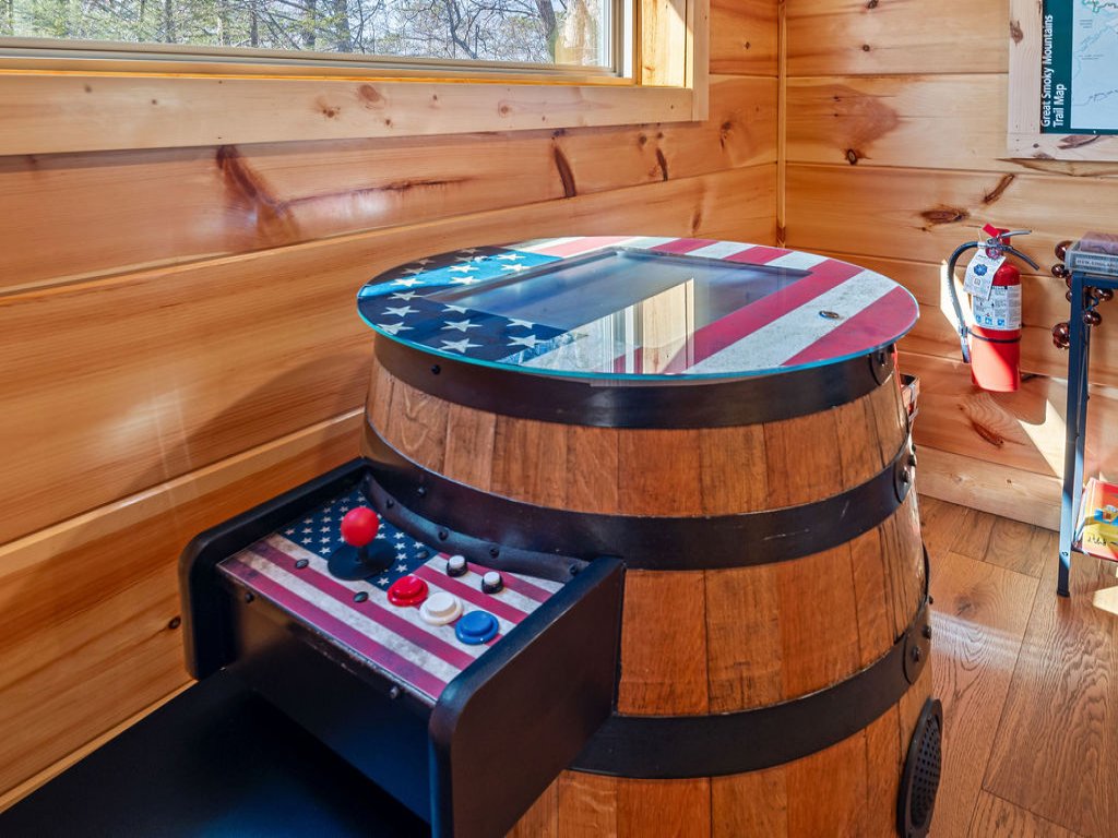Bobcat Den Vacation Rental in Gatlinburg - RedAwning