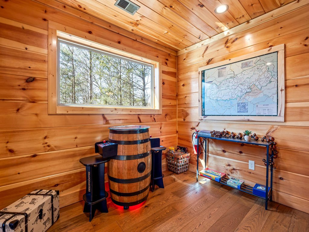Bobcat Den Vacation Rental in Gatlinburg - RedAwning