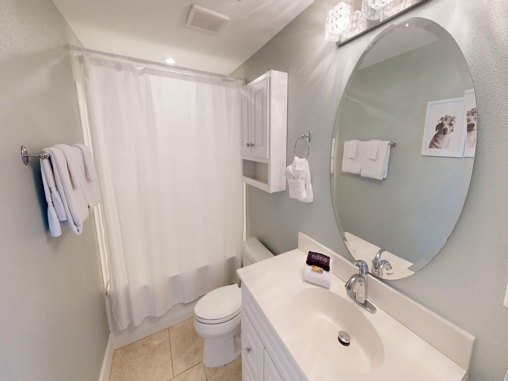 Dolphin Point 105B Vacation Rental in Destin - RedAwning