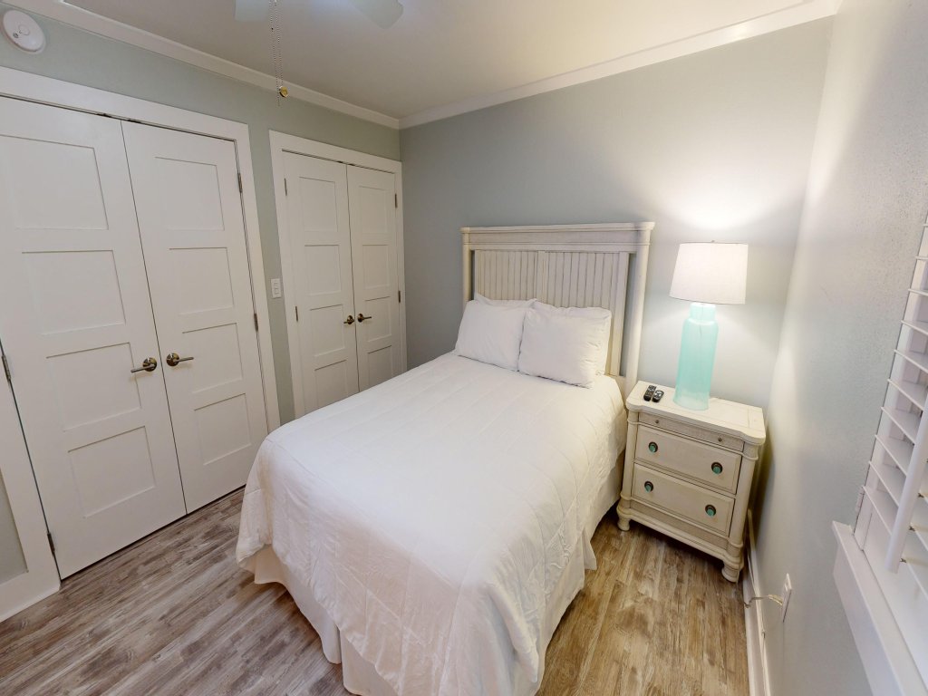 Dolphin Point 105B Vacation Rental in Destin - RedAwning