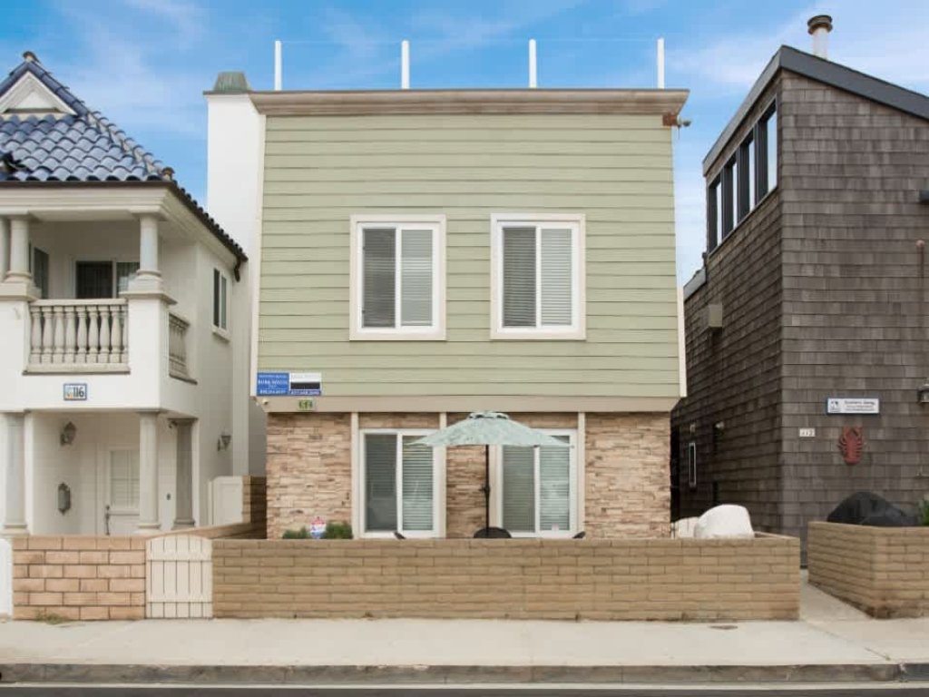 114 31st ST A/B | Rooftop Deck With Ocean Views. 4 Car Parking Vacation Rental in Newport Beach - RedAwning