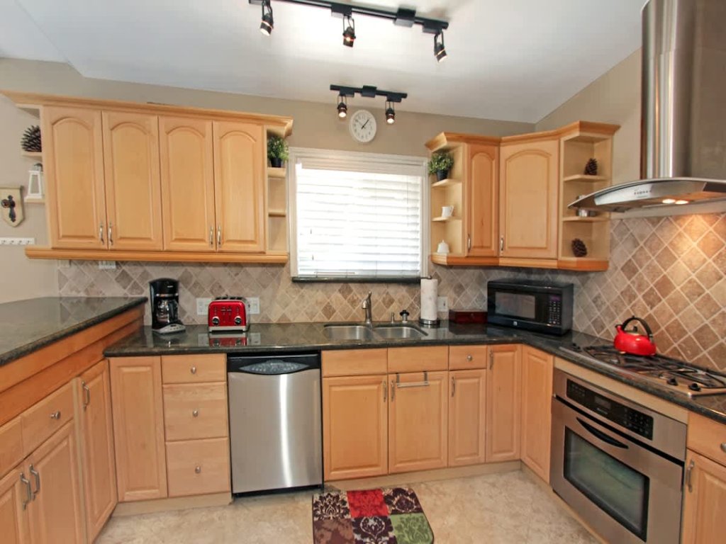 301 32nd St A | Steps to the Beach, Shops + Restaurants Vacation Rental in Newport Beach - RedAwning