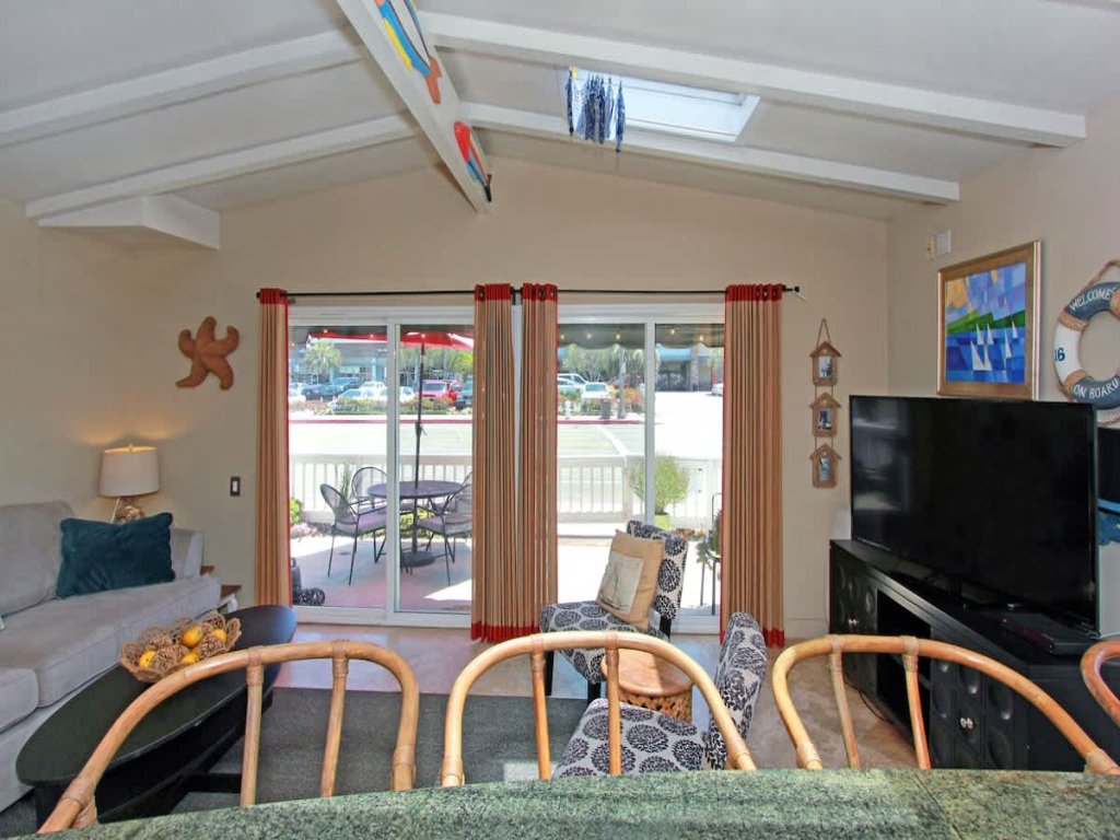 301 32nd St A | Steps to the Beach, Shops + Restaurants Vacation Rental in Newport Beach - RedAwning