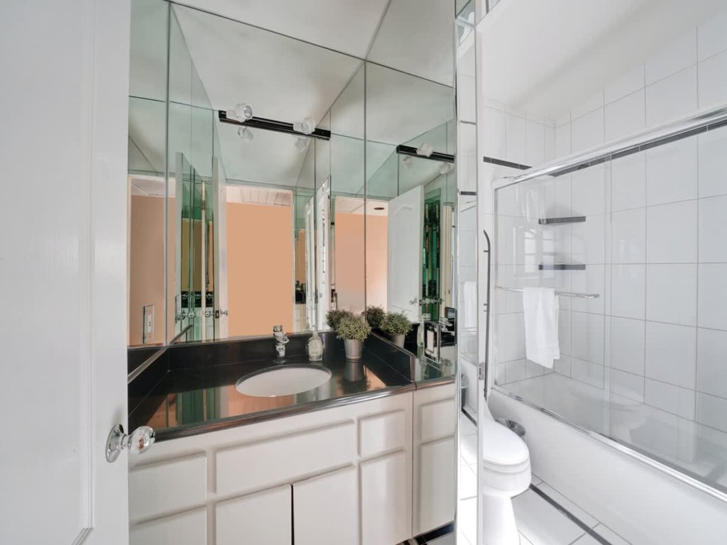 303 35th St B | Contemporary Value 4 Bdr. w/ Rooftop Deck Vacation Rental in Newport Beach - RedAwning
