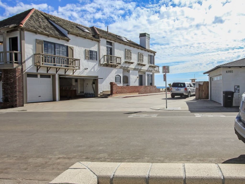 4804 Seashore A | Quaint + Across From The Beach With Large Vacation Rental in Newport Beach - RedAwning