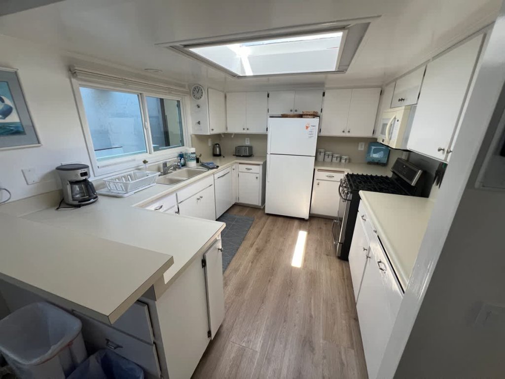 327 Alvarado | Spacious 4 Bedroom 3 Bath Vacation Rental in Newport Beach - RedAwning