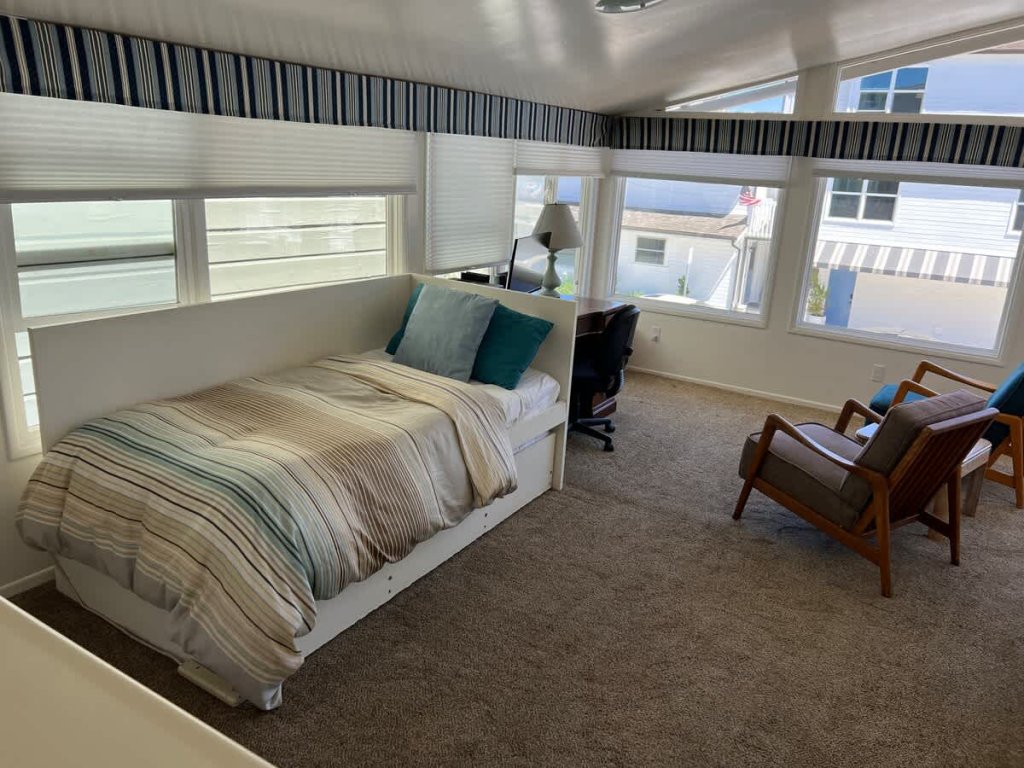 327 Alvarado | Spacious 4 Bedroom 3 Bath Vacation Rental in Newport Beach - RedAwning