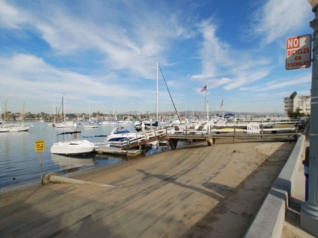 327 Alvarado | Spacious 4 Bedroom 3 Bath Vacation Rental in Newport Beach - RedAwning