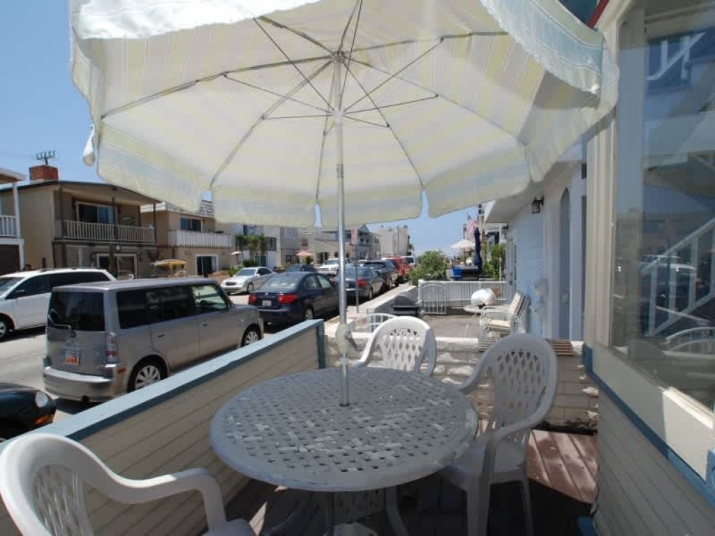 127 30th | Original Beach Cottage Steps To The Sand Vacation Rental in Newport Beach - RedAwning