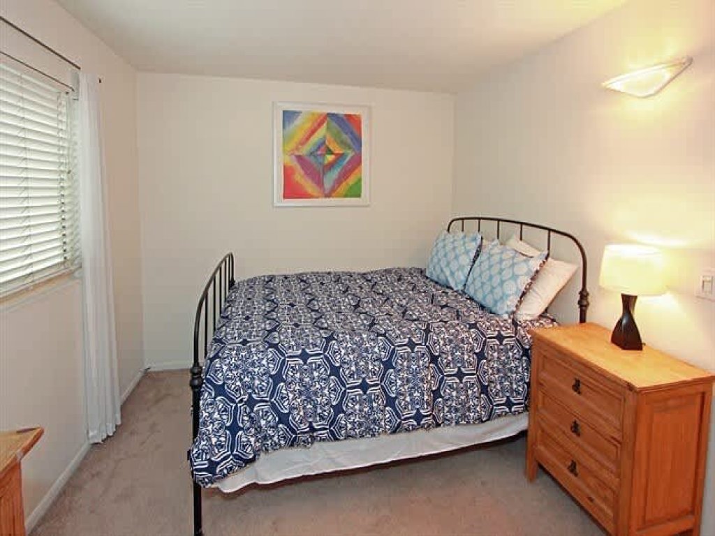 124 34th St A | Location! Walk to beach, grocery + restaurants Vacation Rental in Newport Beach - RedAwning