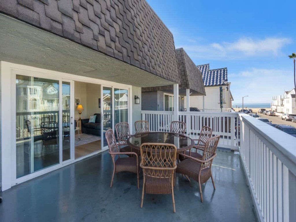 120 31st St B | Bright & Renovated Just Steps from the Beach!  Vacation Rental in Newport Beach - RedAwning