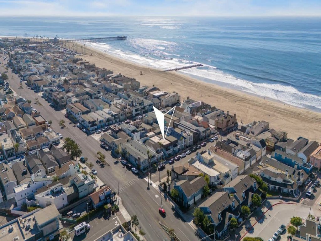 120 31st St B | Bright & Renovated Just Steps from the Beach!  Vacation Rental in Newport Beach - RedAwning