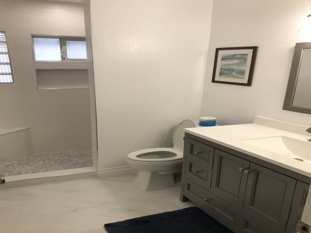 Beachfront Peninsula Point Cottage with Patios and BBQ Vacation Rental in Newport Beach - RedAwning