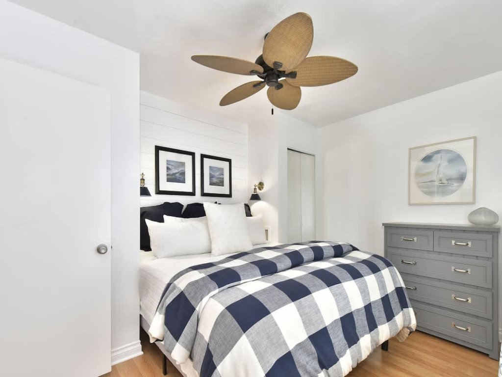 Beachfront Peninsula Point Cottage with Patios and BBQ Vacation Rental in Newport Beach - RedAwning