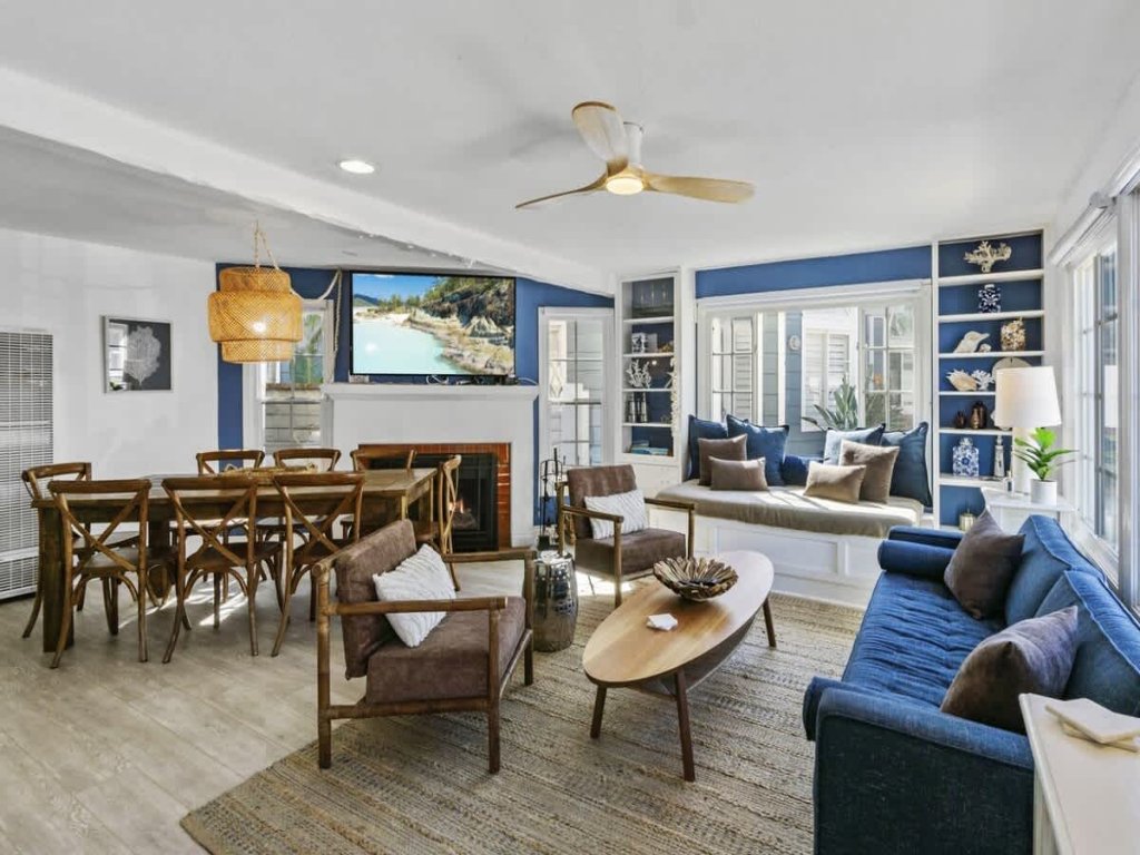 122 33rd St | Adorable Beach House w/ Lots of Outdoor Space Vacation Rental in Newport Beach - RedAwning