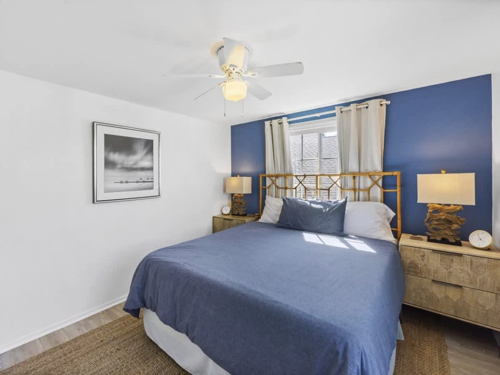 122 33rd St | Adorable Beach House w/ Lots of Outdoor Space Vacation Rental in Newport Beach - RedAwning