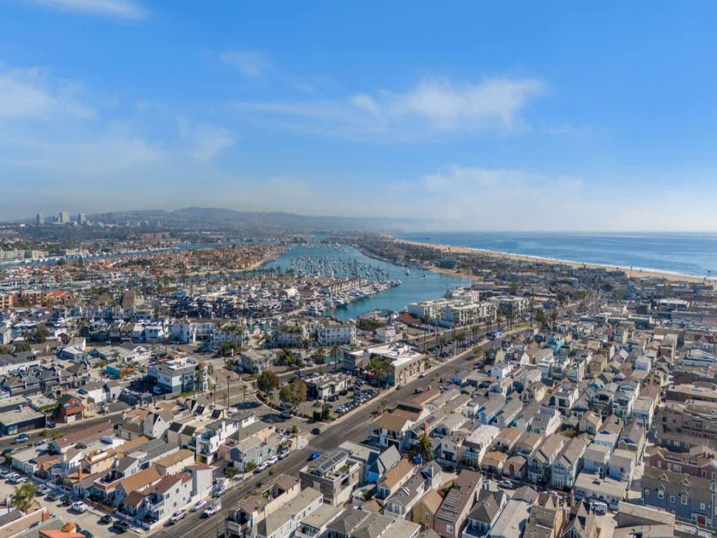 120 31st St A & B | Bright & Renovated 5 Bdr Duplex  Vacation Rental in Newport Beach - RedAwning
